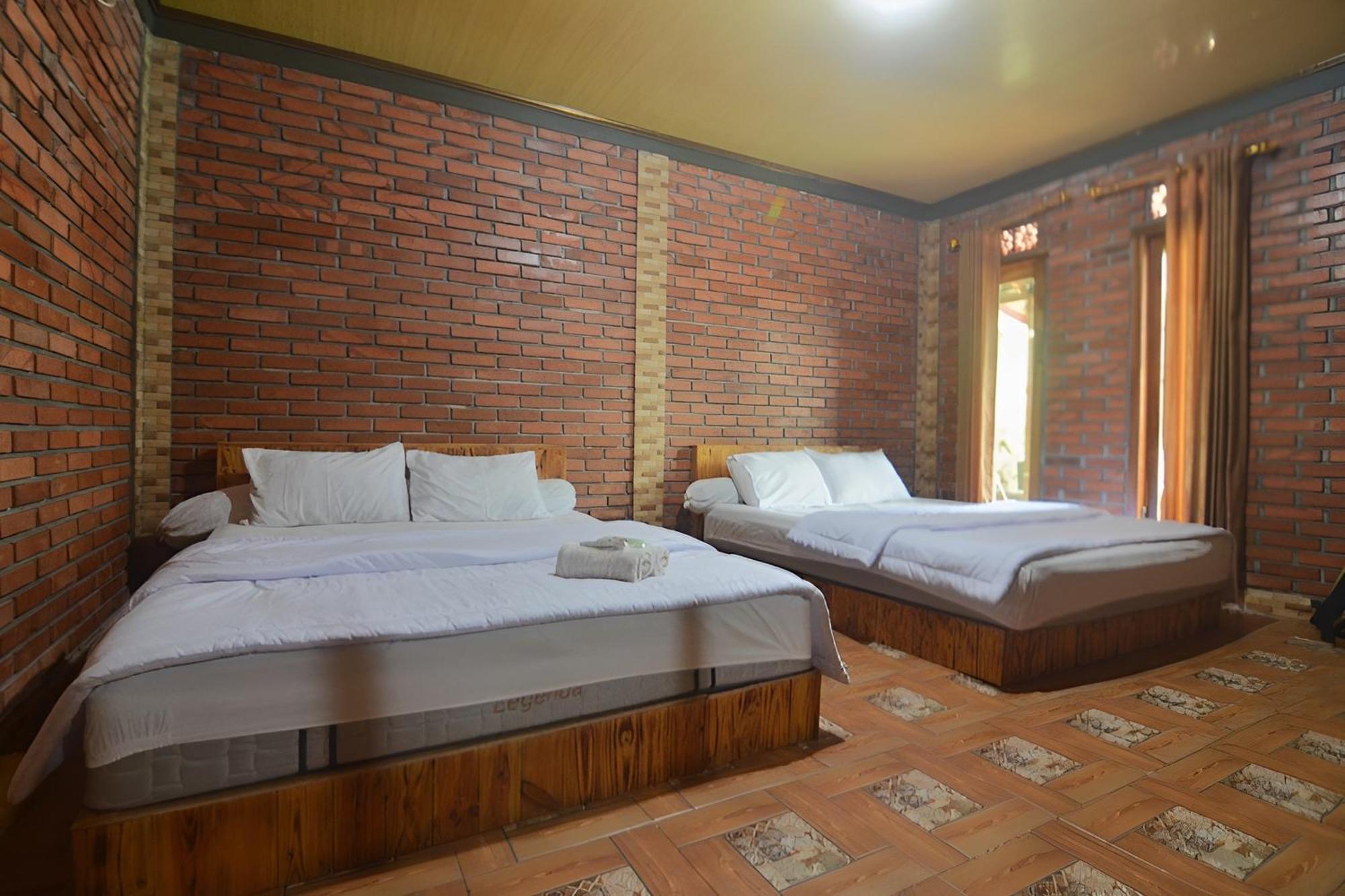 Villa Kopiori Джокякарта Екстериор снимка