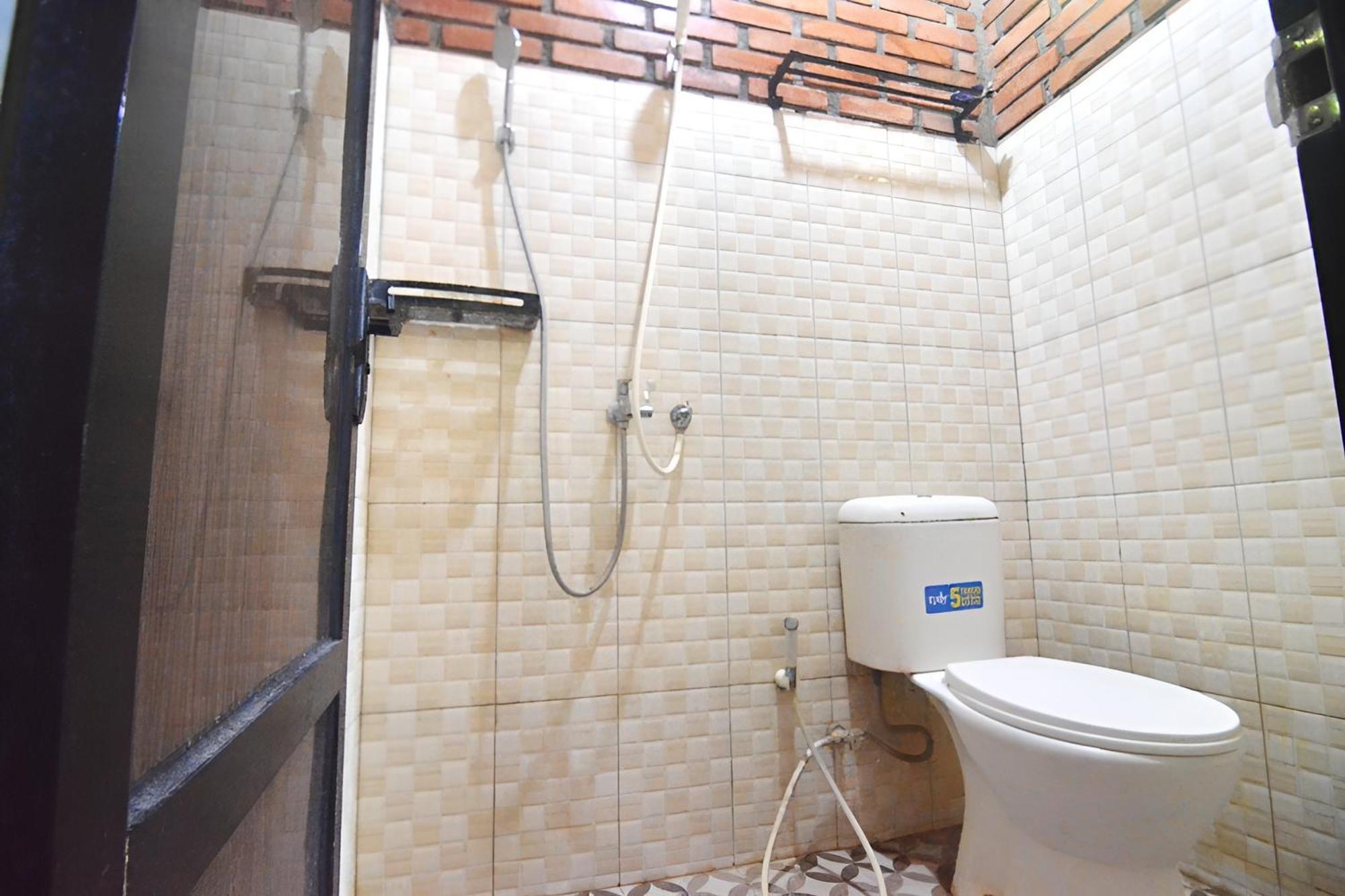 Villa Kopiori Джокякарта Екстериор снимка